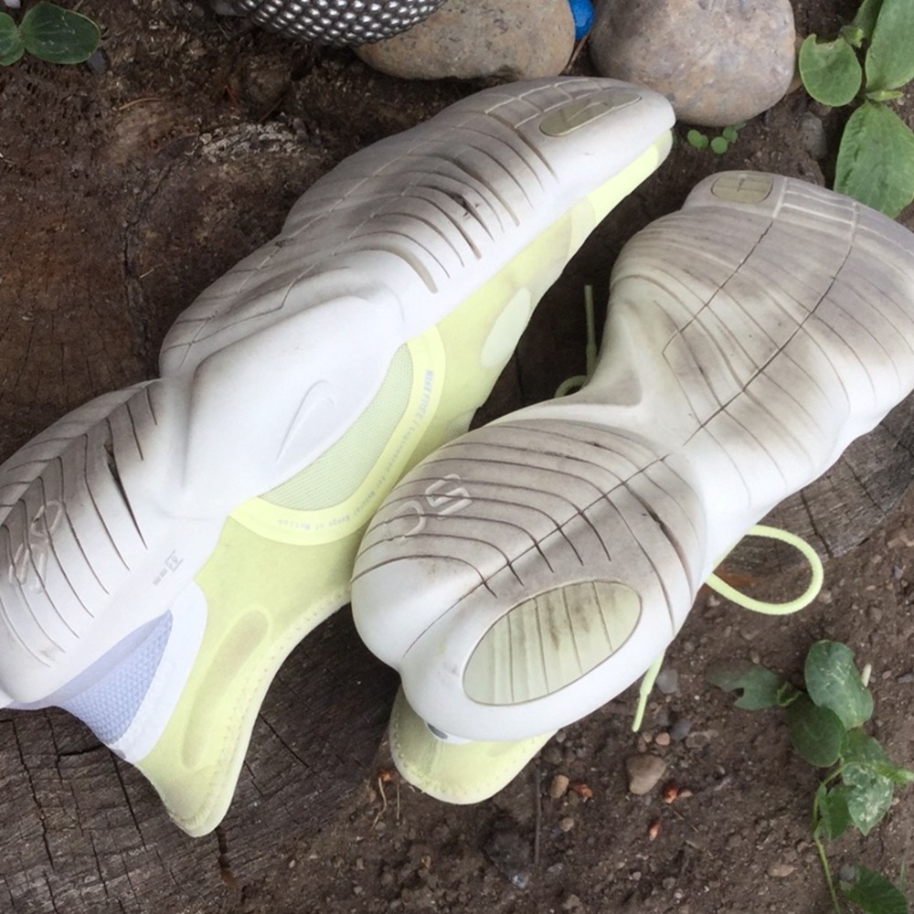 Nike free tennis shoes travel vacay lounge cabin spa resort club farmer’s market - Picture 8 of 11